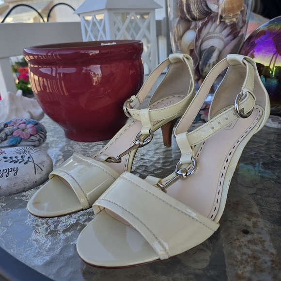 Coach Women's Cream Sandals Size 10B - Picture 8 of 11